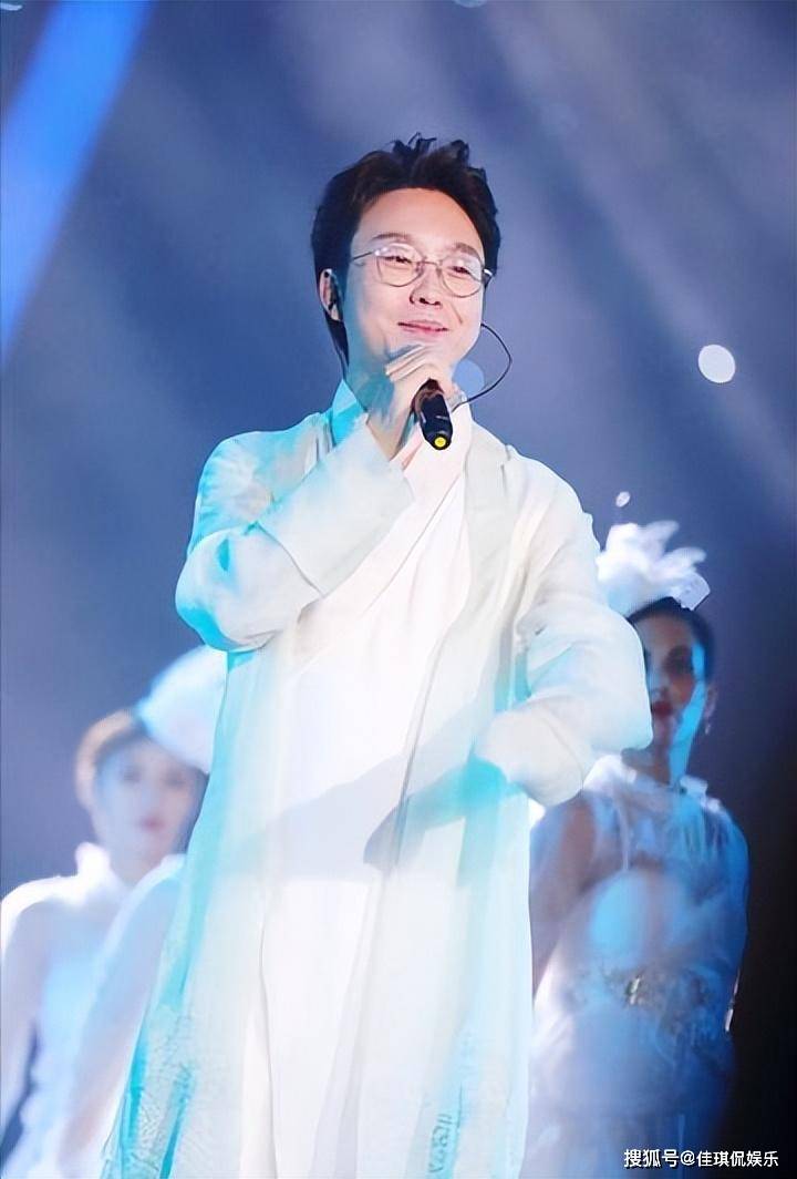 44岁身败名裂,这回,"跳梁小丑"李玉刚,无法被世界宽容