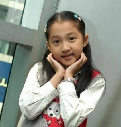 有一种整容叫鹿晗恋爱,女友关晓彤没什么变化,他像换了个人.