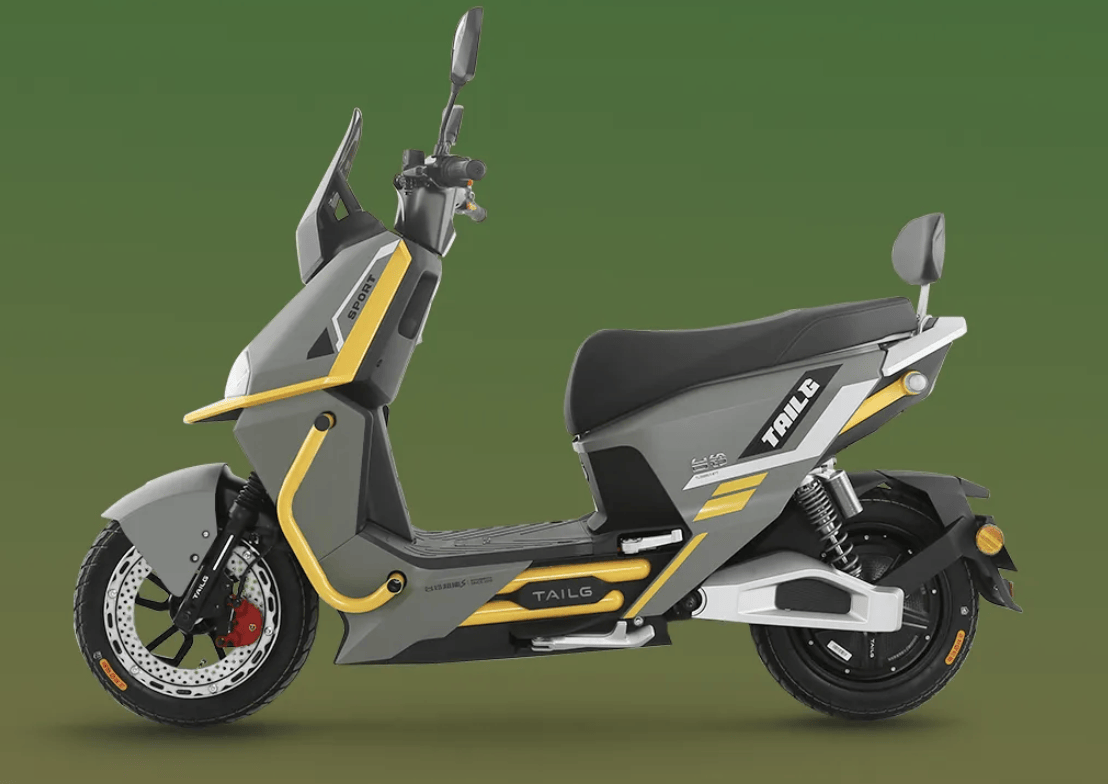 推荐两款超帅的电动车,拥有氮气加速,续航百公里,推背感超强