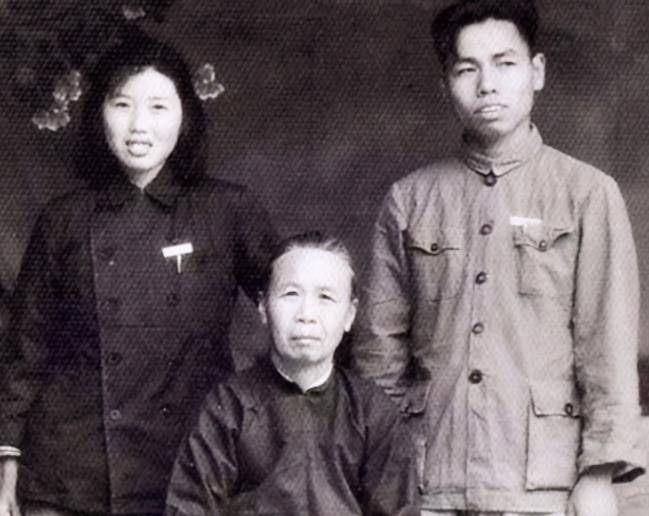 重庆88岁老书法家,因不满丑书横行,两次主动退出书协_李逸_艺术_利益