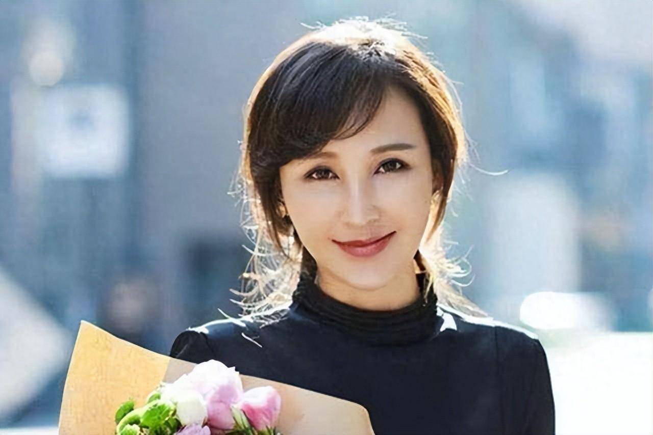 导演私奔,在6平米地下室连生3胎,后被丈夫用7部剧捧红_丽娜_郭靖宇