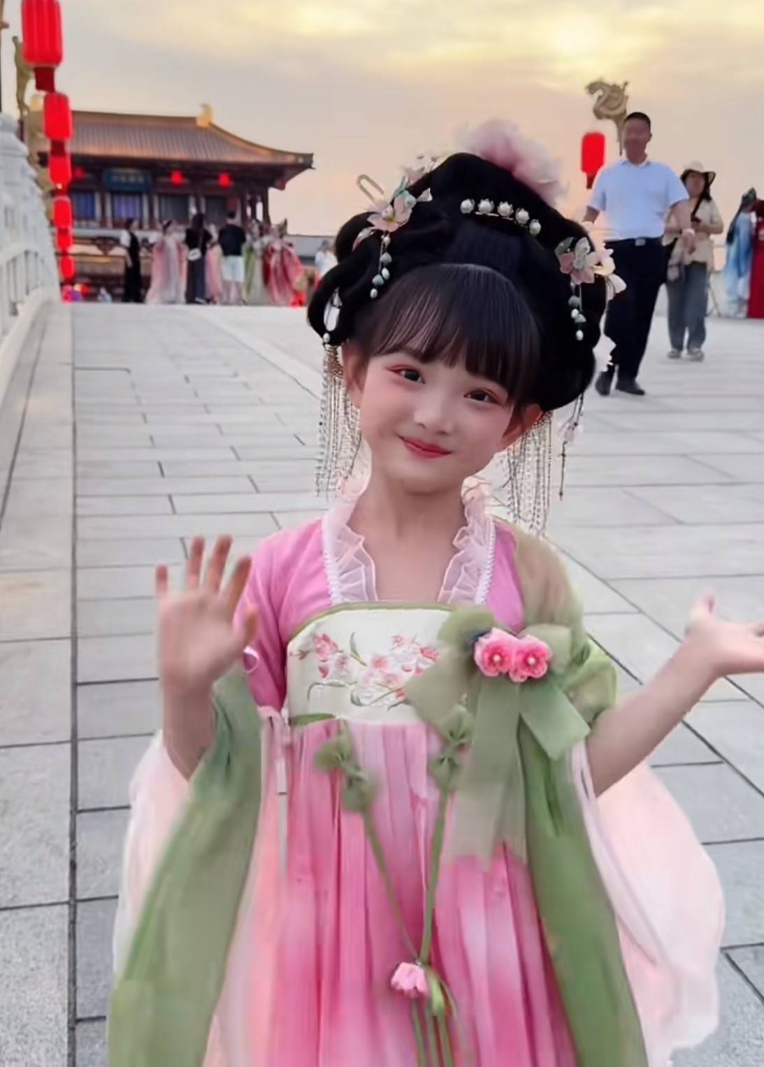 戏里霸道可爱,戏外是百万粉丝小网红,你不知道的"霸霸"李珞安