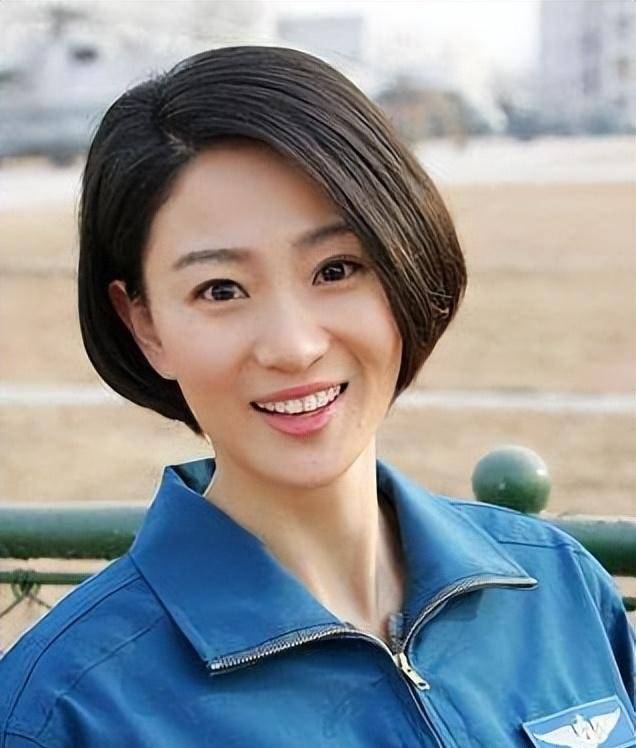她曾搭档吴京走红,被称军旅"最美女神",脱下军装更令人惊艳!