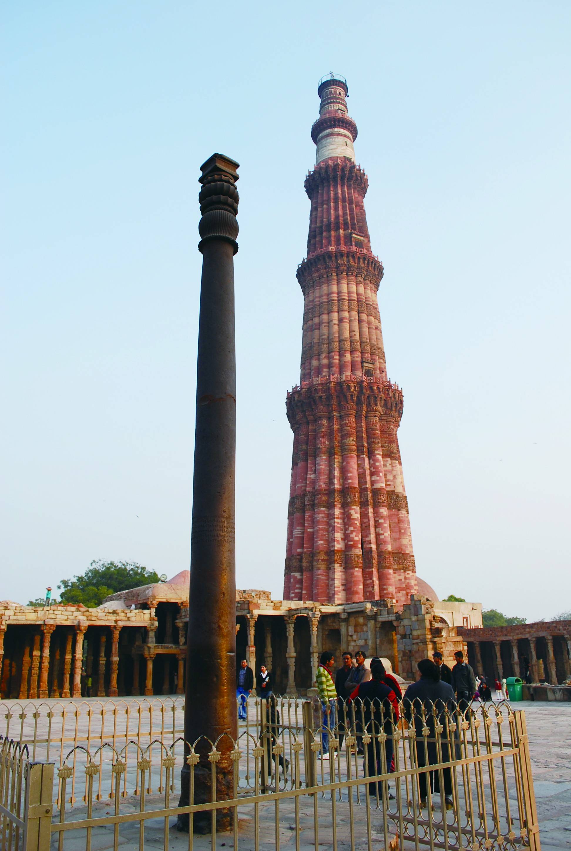 图片说明: 印度"德里铁柱" 王海英摄本报特约记者 王海英铁要生锈犹如