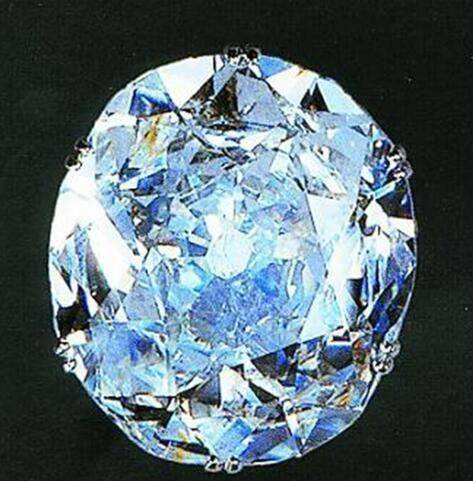 英国皇冠的讲究之多,不仅在珠宝华贵