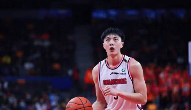 胡明轩加盟广东宏远,引领球队新纪元