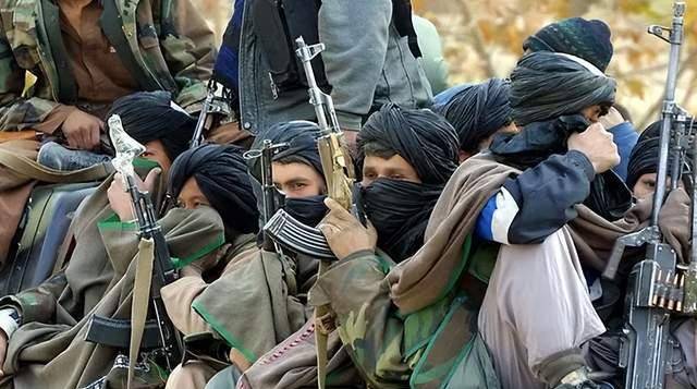 正如这个词的含义那样,塔利班组织一开始的确是由一群学生组成的.