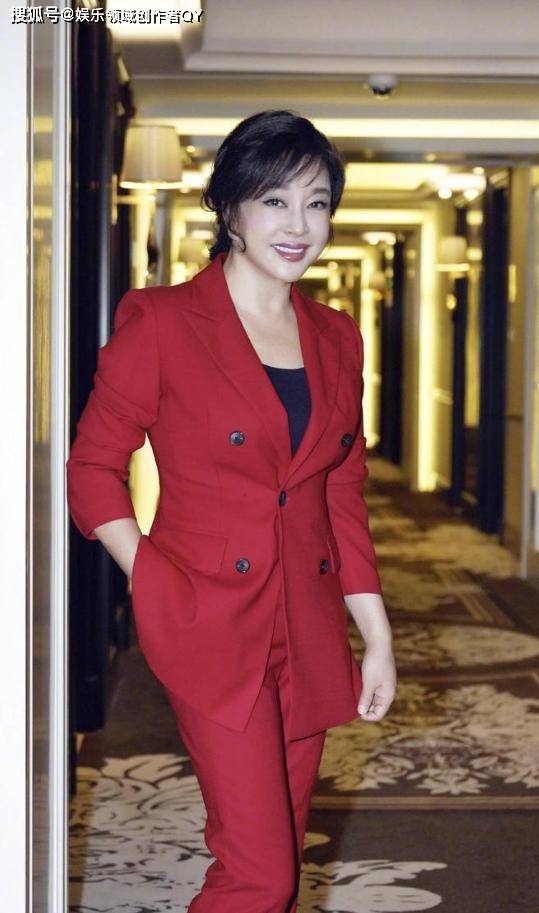一路走好,72岁刘晓庆突传变故!深夜悲痛发文哀悼,令人泪目