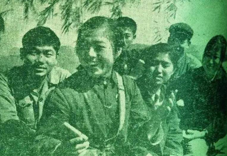 知青岁月:退休后回家看望老母亲弟媳不让进门,他带着母亲回东北_瑞金