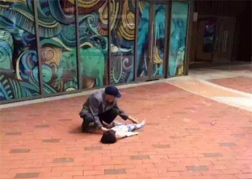 小孩跑我家楼顶玩,意外坠楼身亡,家长向我索赔90万,该赔偿吗?