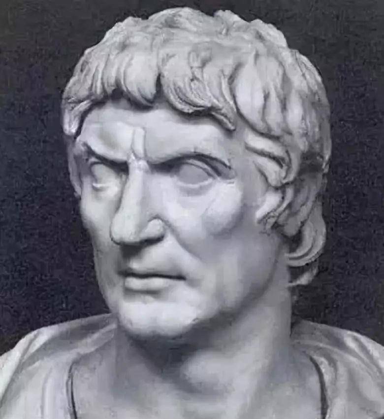 遇到敌人扎手怎么办?罗马统帅用扔军旗,自己冲的方法打鸡血