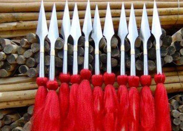 古代长枪上,为什么要装个红缨,不是为了装饰,而是有大用处