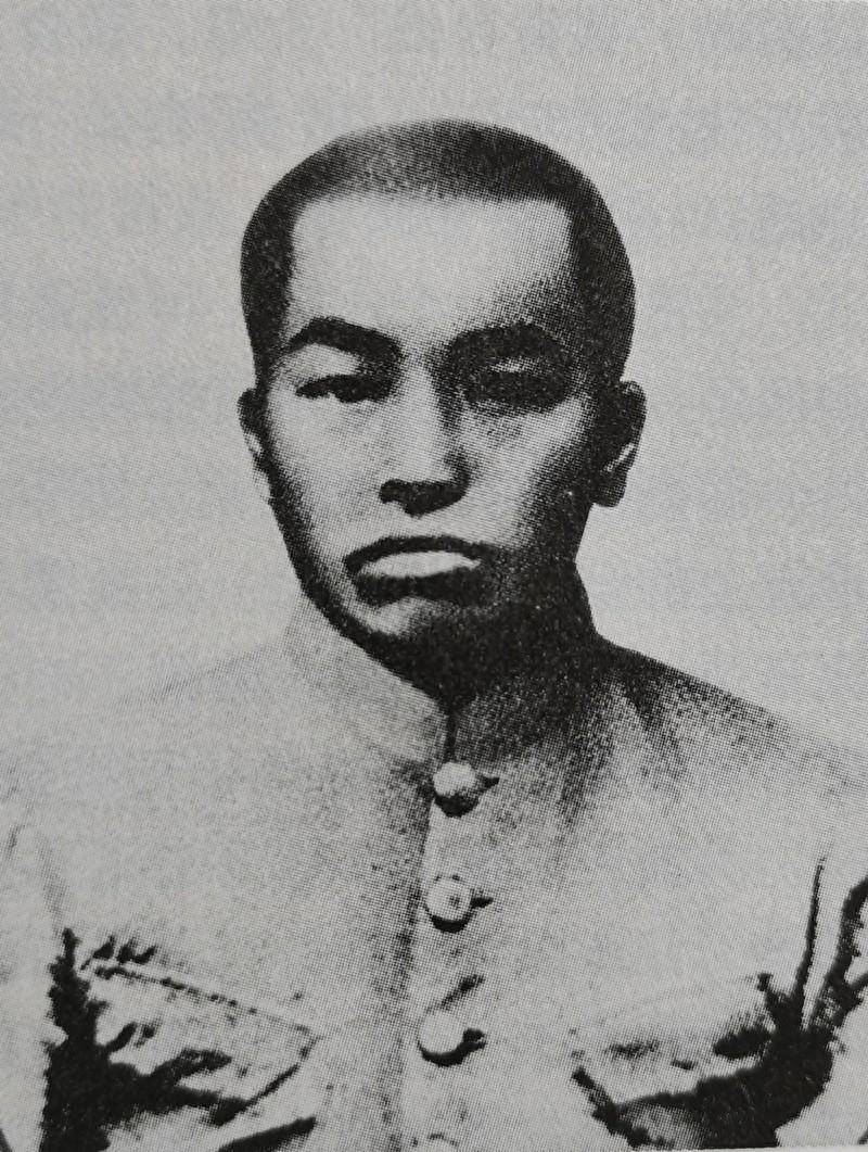 彭老总去讨饭,主人问是招财童子吗?答曰:是叫花子