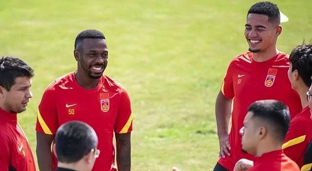 国足迎来最强阵容!四大归化球员首发,颜骏凌让位于侯森