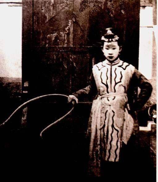 百年前,欧洲人把中国一具女性遗体带回欧洲展览,国人看后大怒