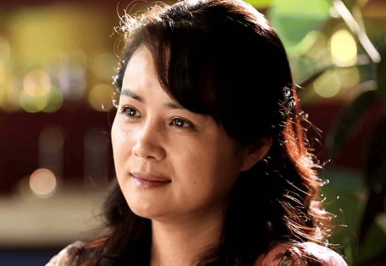 她是"最心机"的女明星,二婚嫁百亿影帝,一家四口全是演员_生活_茹萍