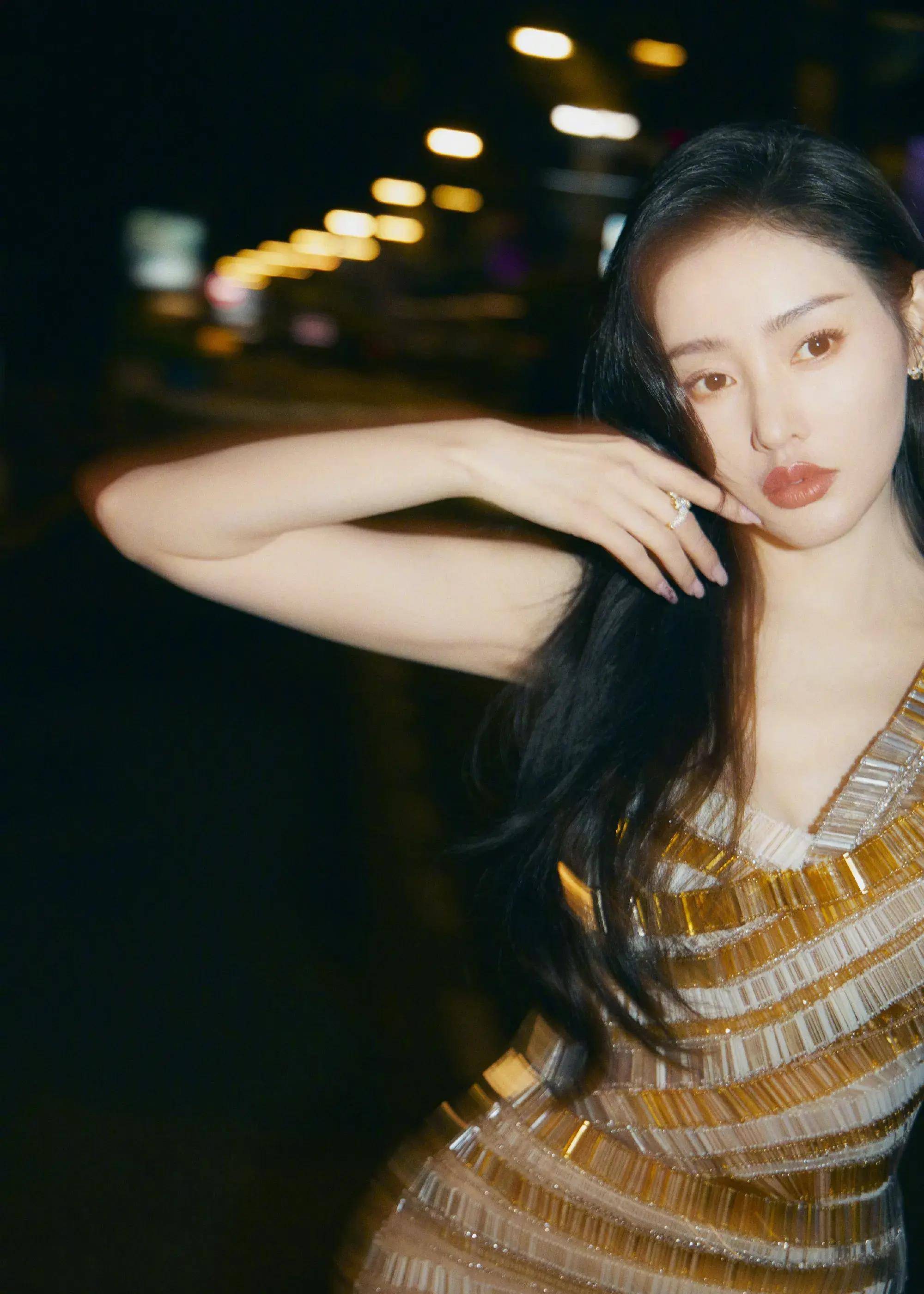张天爱戛纳电影节美人鱼造型惊艳四座,网友盛赞"白月光"