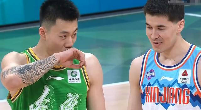 球迷献爱心,新疆遗憾败北