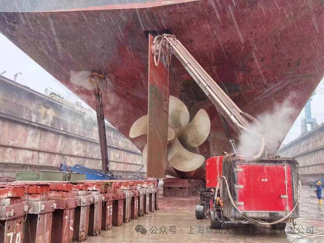 为绿色修船添彩 几十台机器人在上海协同高效除锈