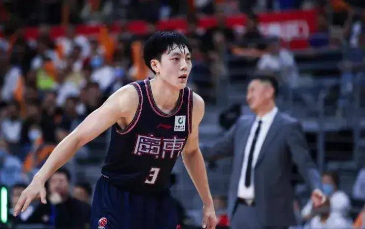 胡明轩签约成功!广东宏远用顶薪换来顶级后卫,引领新时代