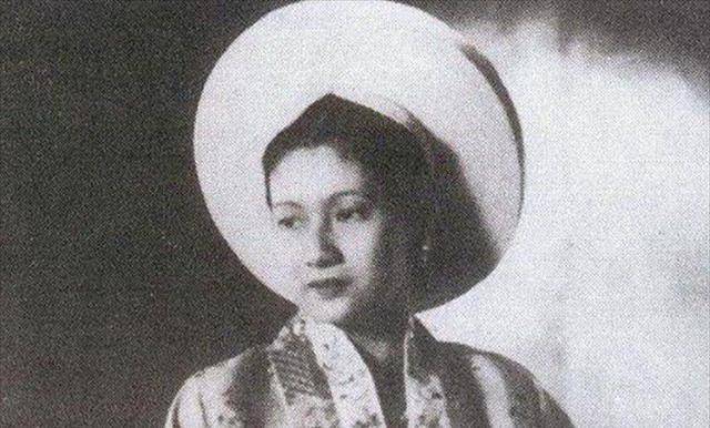 敢爱敢恨地洒脱女子南芳皇后阮友兰没有委屈自己,而是果敢的选择了