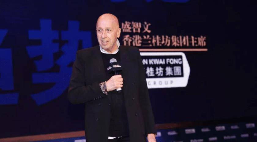 现在兰桂坊已经成为了香港的一个热门地标,盛智文看到了这里面的商机