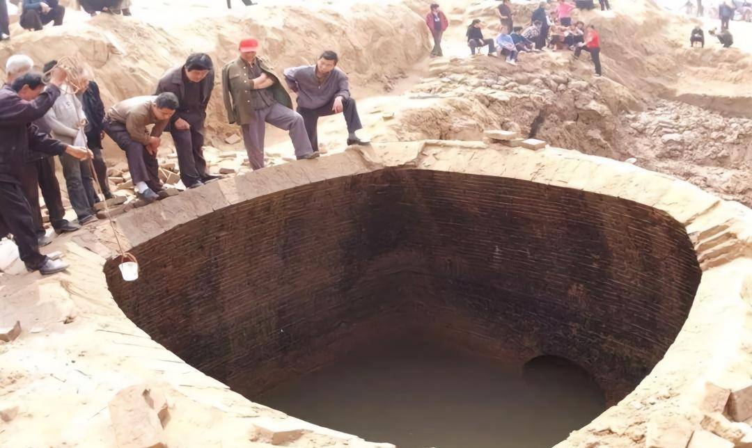 此墓前后被盗30几次,被炸七次,盗墓贼都没有成功盗取文物