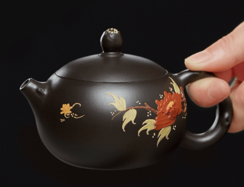 紫砂壶,一种采用紫砂泥料制作的茶具