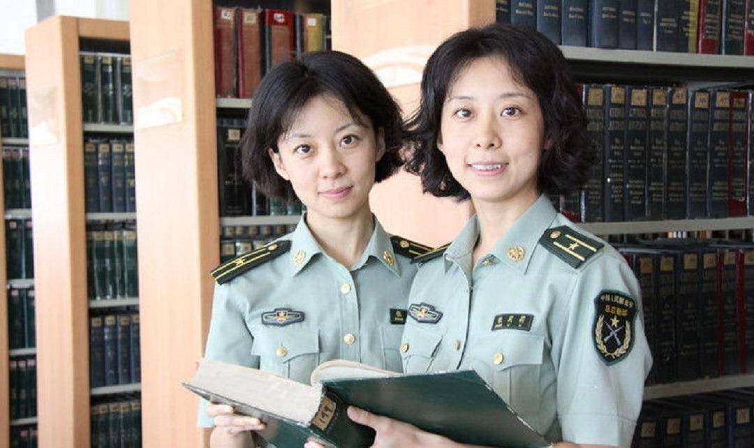 但是都被两姐妹拒绝了,因为她们的梦想是当一个像吴炯那样的卫生员