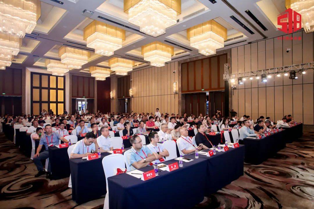 卓宝董事长邹先华出席第二十五届防水技术交流大会并发表重要演讲