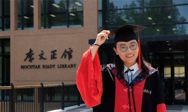 但若与天才儿童,那种不断跳级的学生相比,白蕊学习