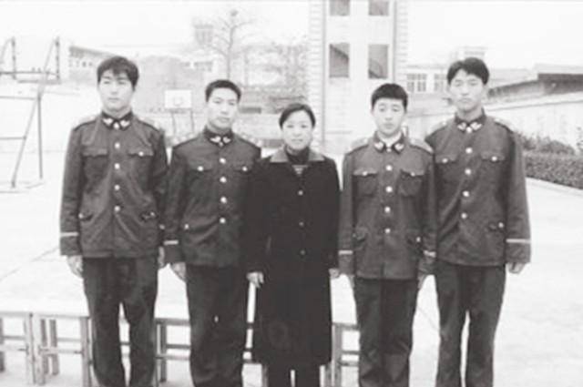 2004年任长霞意外身亡,丈夫四年后也去世,儿子如今怎么样了