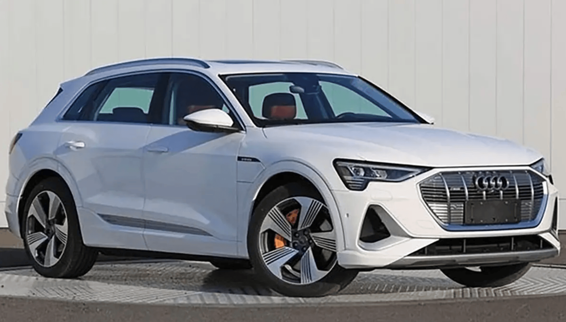 50多万的奥迪suv降价超22万元,车长4米9马力313匹值不值