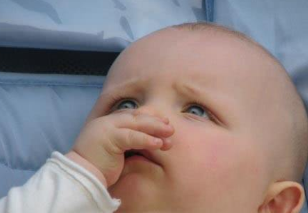 婴幼儿护理:如果宝宝鼻塞，试试三个小方法，很有用_孩子_鼻腔_鼻涕。