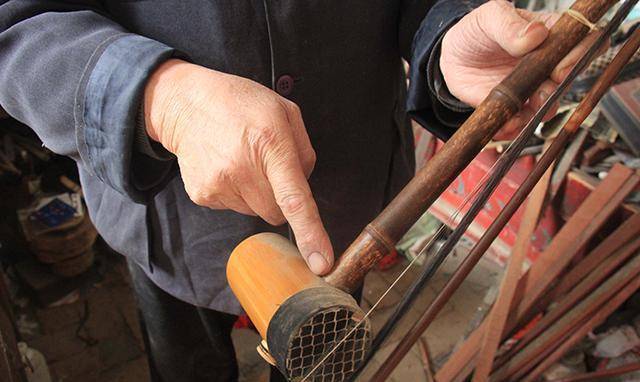 85岁老汉造二胡60年,手制3000多乐器,曾修过日本昭和六年的古琴