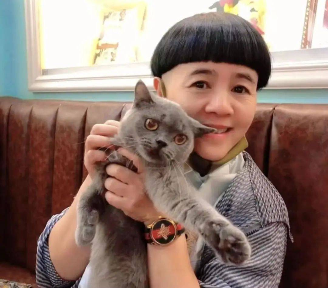 她童装蘑菇头仍显老,女儿和爸共用一张脸_刘纯_一代_规律