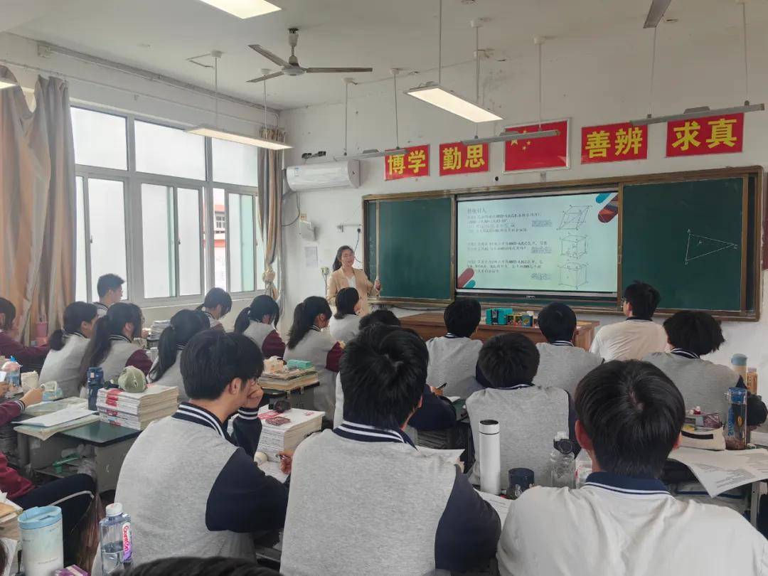 蒋垛中学举办"同课异构"教学研讨活动