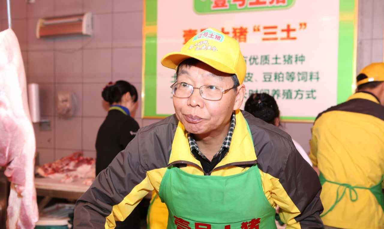 17年过去,曾在街头卖猪肉的"北大屠夫"陆步轩,现在过得怎样
