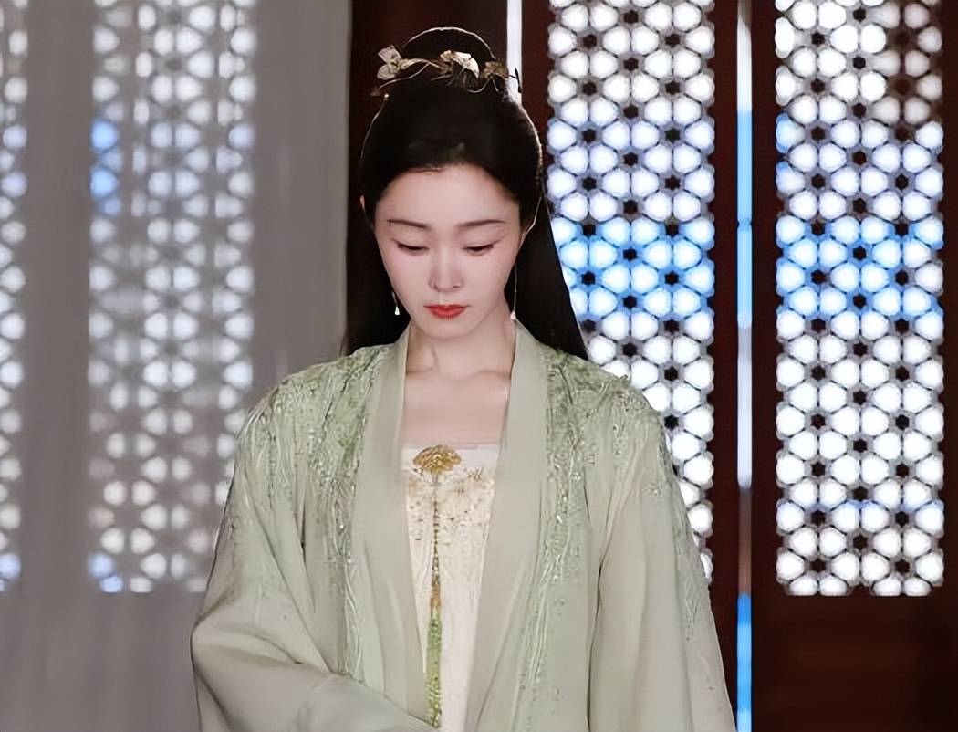 李沁新剧的压力有多大?直面前任的前任,力抗众多实力女星的气场