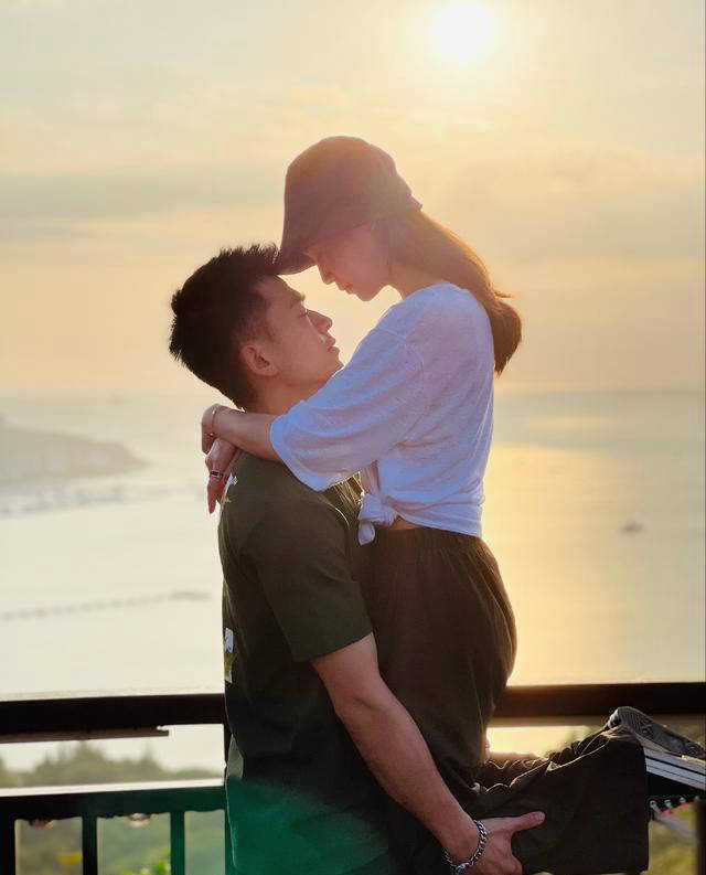 年仅27岁的郑思维,身高1米76,以出色连贯速度和出色后场技巧著称,球迷