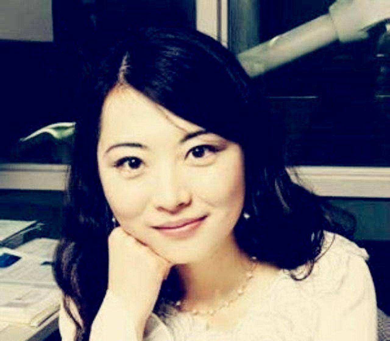 何碧玉在清华上了四年,在清华她照样优秀,获得过各种奖励,不提.