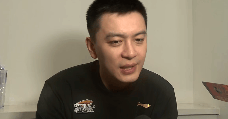 被罚出场前杨鸣对弗格说了什么?韩德君:太欺负人了,必须拿下