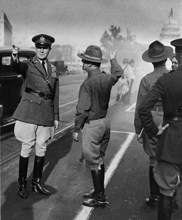历史何其相似:1932年的华盛顿,讨薪美国大兵血洒自己人枪下