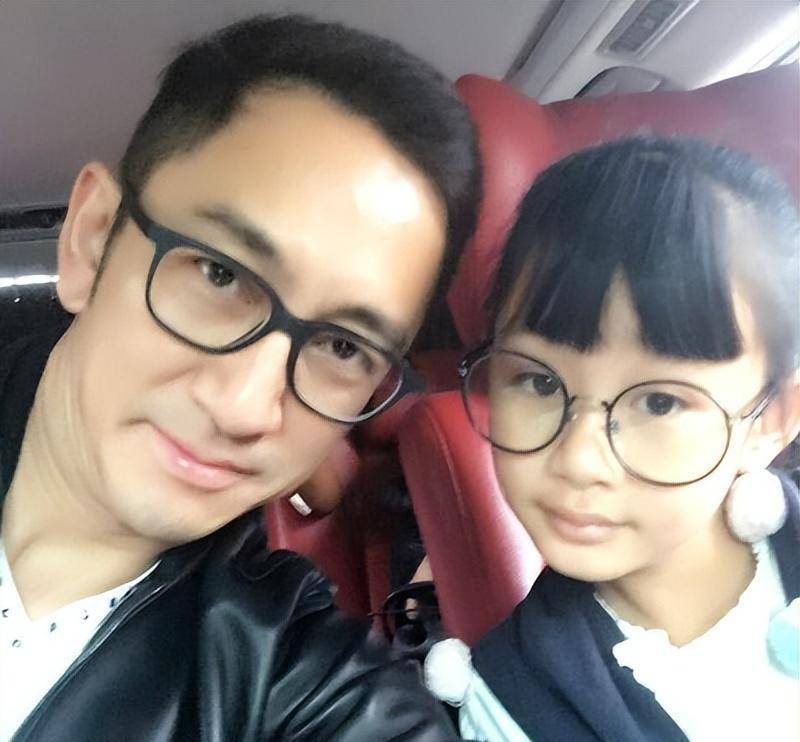 同样是"眼镜杀",把肖战,朱一龙和郑伊健放一起,差距就出来了