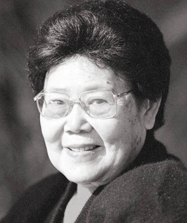 这次的聚会可以说是杨沫人生一个重要的转折点,在这次聚会上她认识了