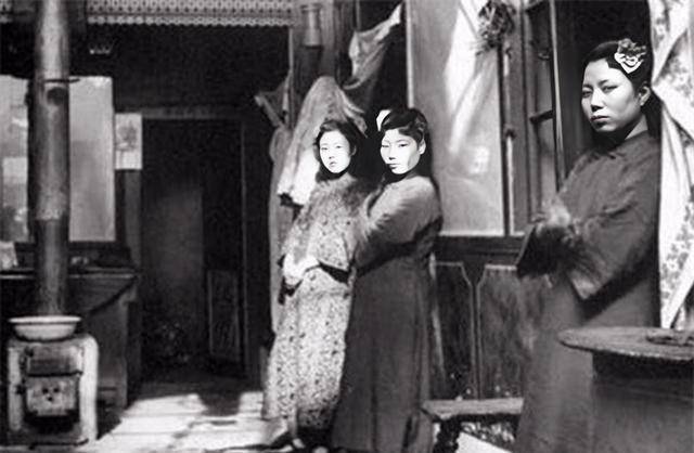 东北一妇女回忆:"卖大炕"女子"工作"时,丈夫抱孩子在外等候
