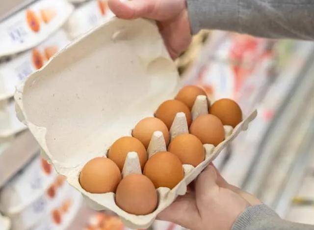 人造鸡蛋已经泛滥,并且成本只要1毛钱?吃了真的会致癌吗?