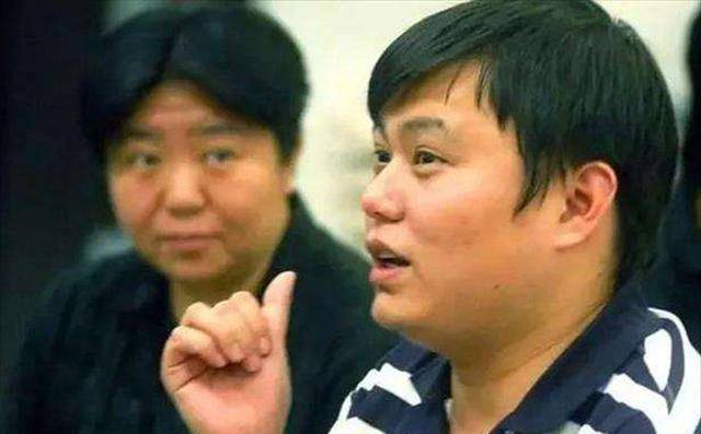 30岁公务员靠写作赚了4000万,同事评价:低调无闻,说话莫名其妙