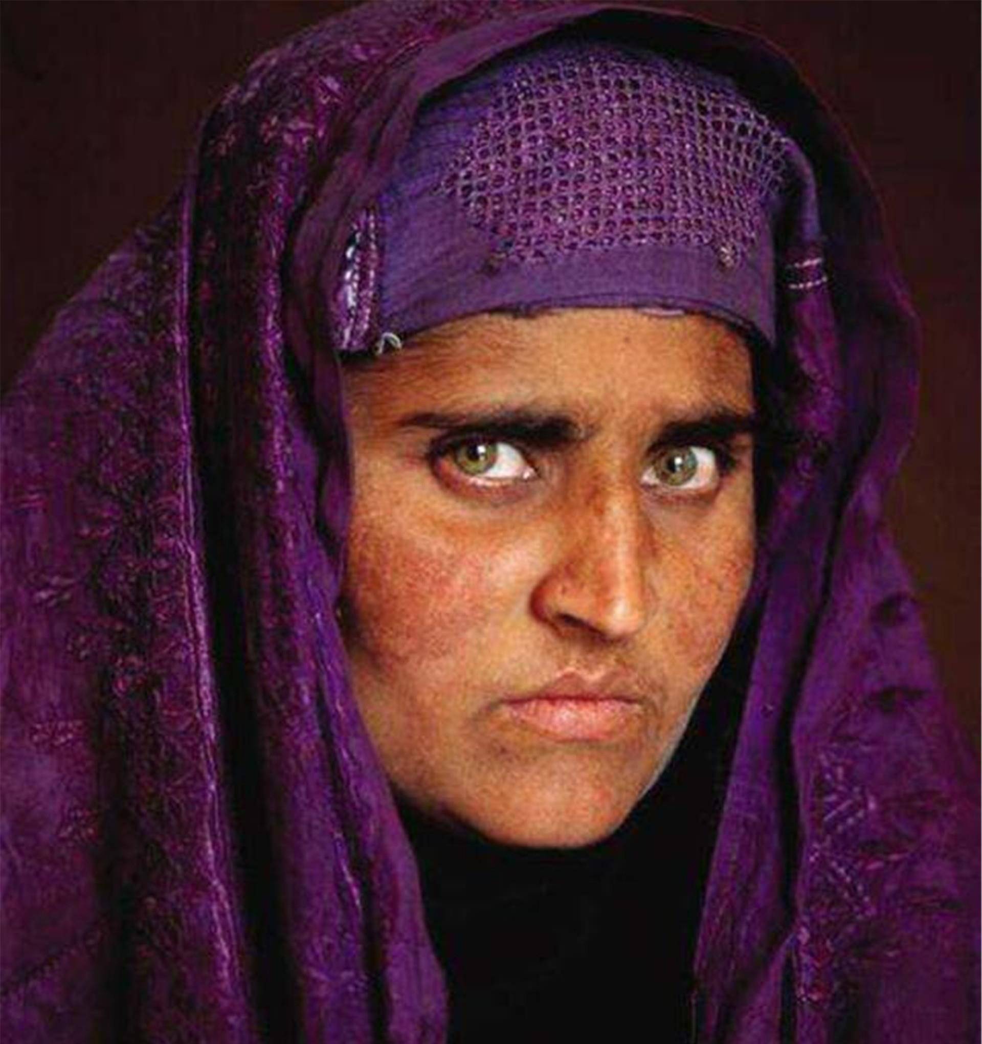 10余年后,摄影师再次见到她,却已变了样子_古拉_史蒂夫·麦凯瑞_女孩