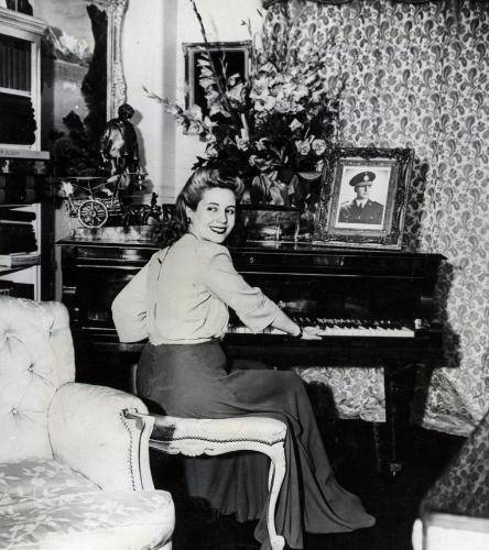 阿根廷的"国母",死后尸体不腐,所到之处诡异之事不断_伊娃_胡安·贝隆